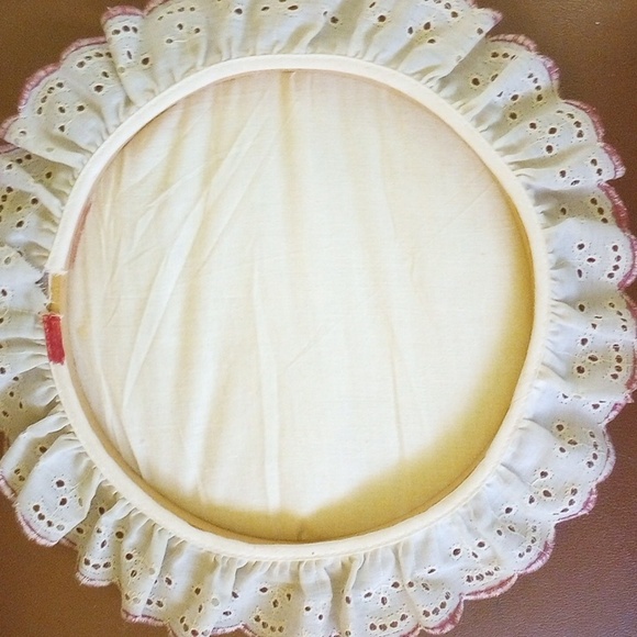 Vintage Strawberry Decor in Embroidery Hoop w/ Eyelet Trim - Picture 3 of 4